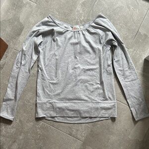 Della Light Gray Long Athletic Pull Over: Size M